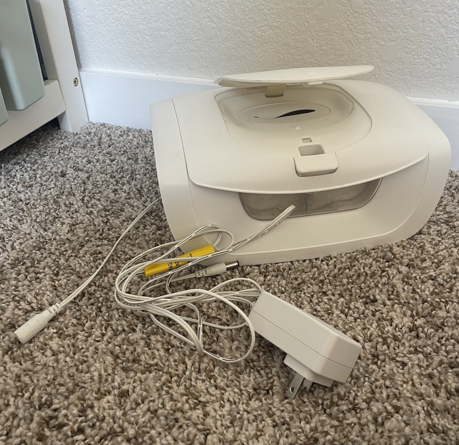 Munchkin White Baby Wipe Warmer with Power Adapter