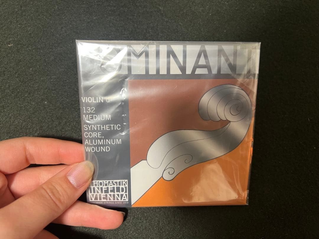 Violin strings 4/4 dominant D string new and unused