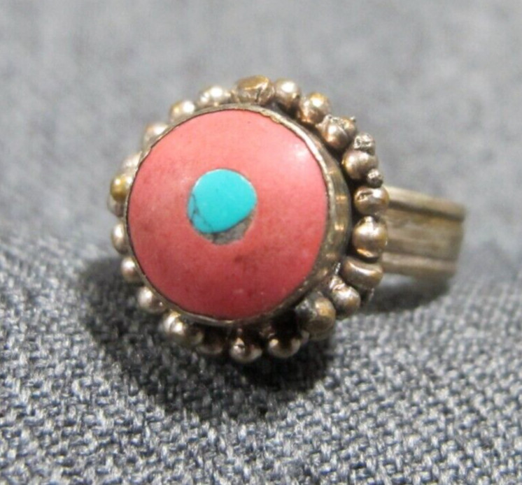 Vintage boho ethnic turquoise dot coral color resin flower ring    size 7 1/2