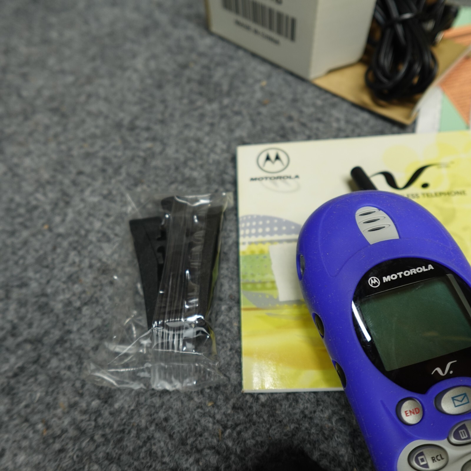 Vintage Motorola Cell Phone V2260 Verizon Bundle Charger No Battery Parts Prop