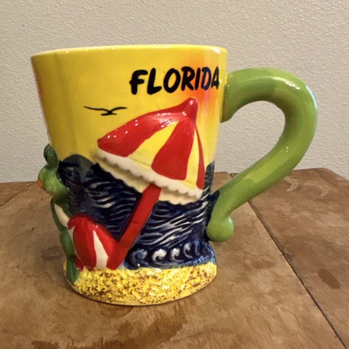 Florida 3D Souvenir Collectible Ceramic Mug Beach Scene Frog Design w/Umbrella