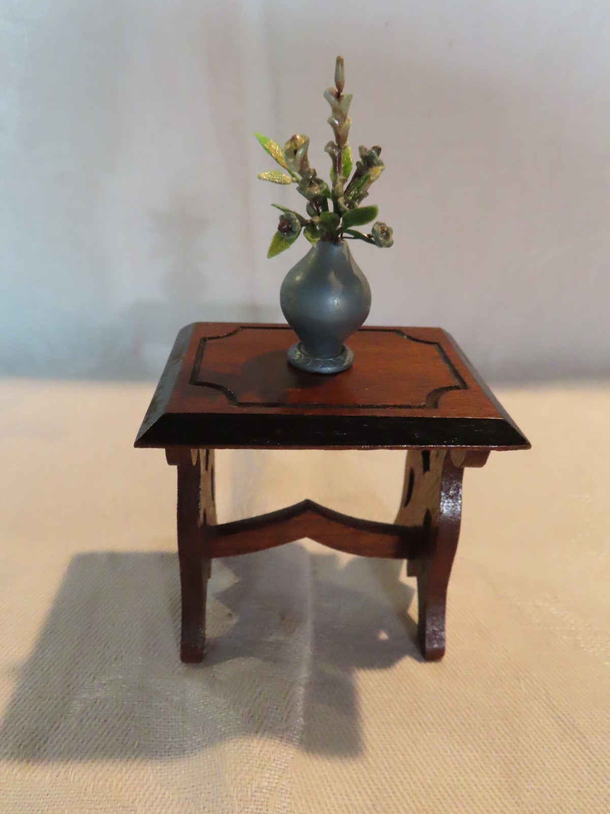 Vintage miniature dollhouse table with decorative flower vase 1:12 scale
