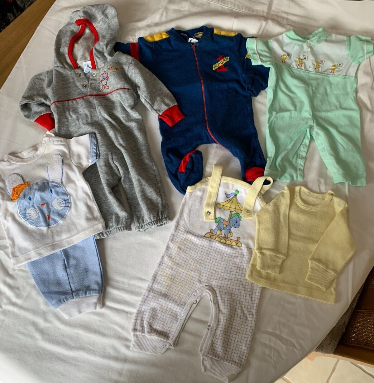 Baby Clothes Size 0-6 months 5 outfits - 7 pieces