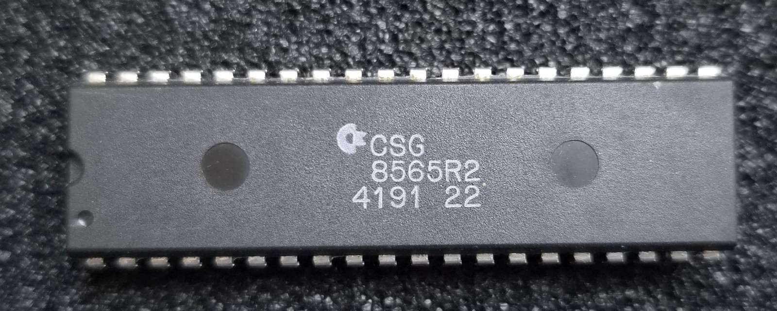 CSG 8565R2 VIC-II Video Chip – Commodore 64 C64 – Tested / Vintage IC