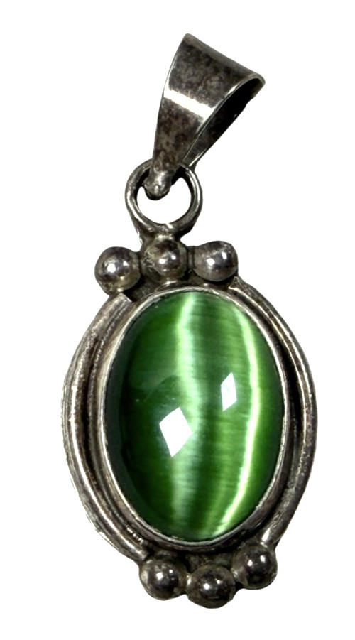 Vintage Taxco Mexico sterling silver green cats eye pendant