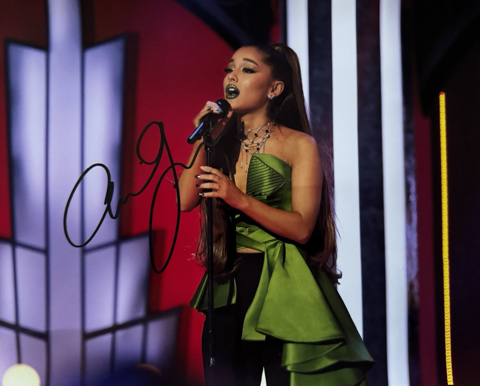 Ariana Grande Signed 8x10 Sexy Photo With COA Autographed Picture Movie Wicked