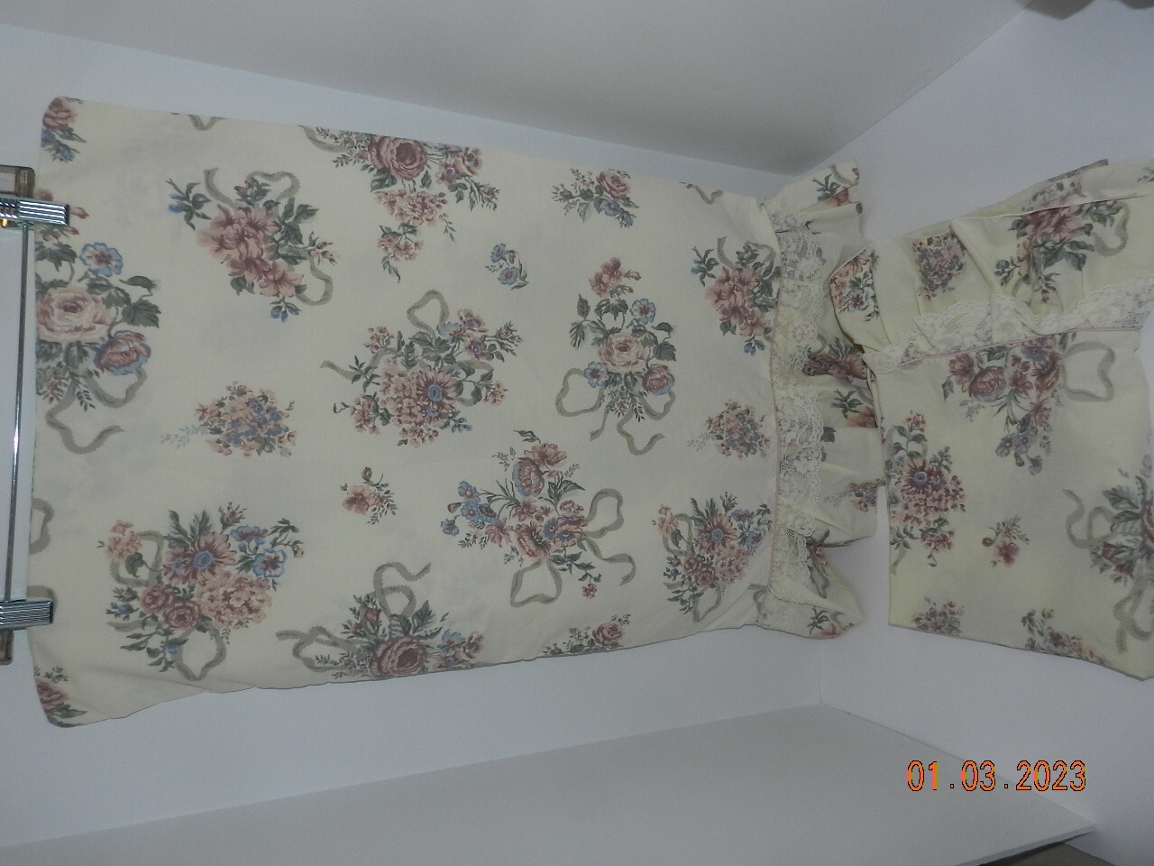 Vintage JC Penny No Iron Floral Ruffle Pillowcases Pair of 2 Standard USA Made