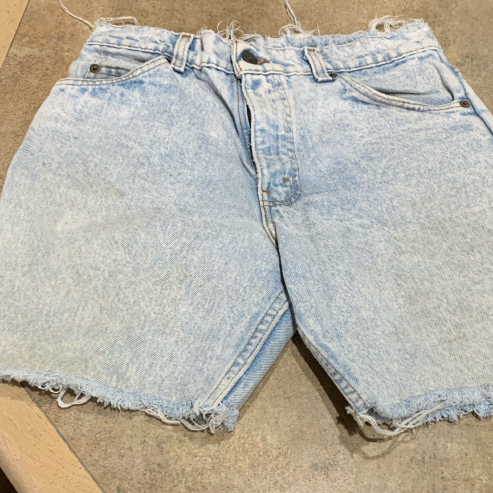 Levi's Women's Vintage Light Blue Denim Cutoff Frayed Hem Shorts 28” waist 