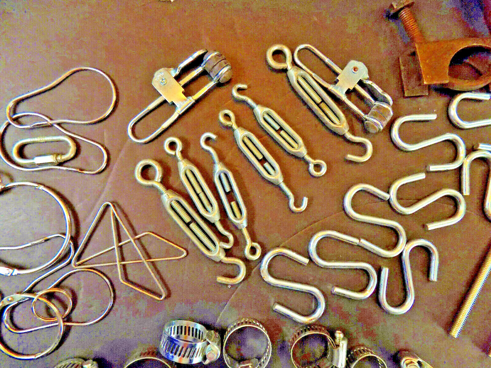 LOT OF WORKSHOP PARTS / CLAMPS / HARDWARE / HOOKS / CLIPS / SUPPLIES / TOOLS