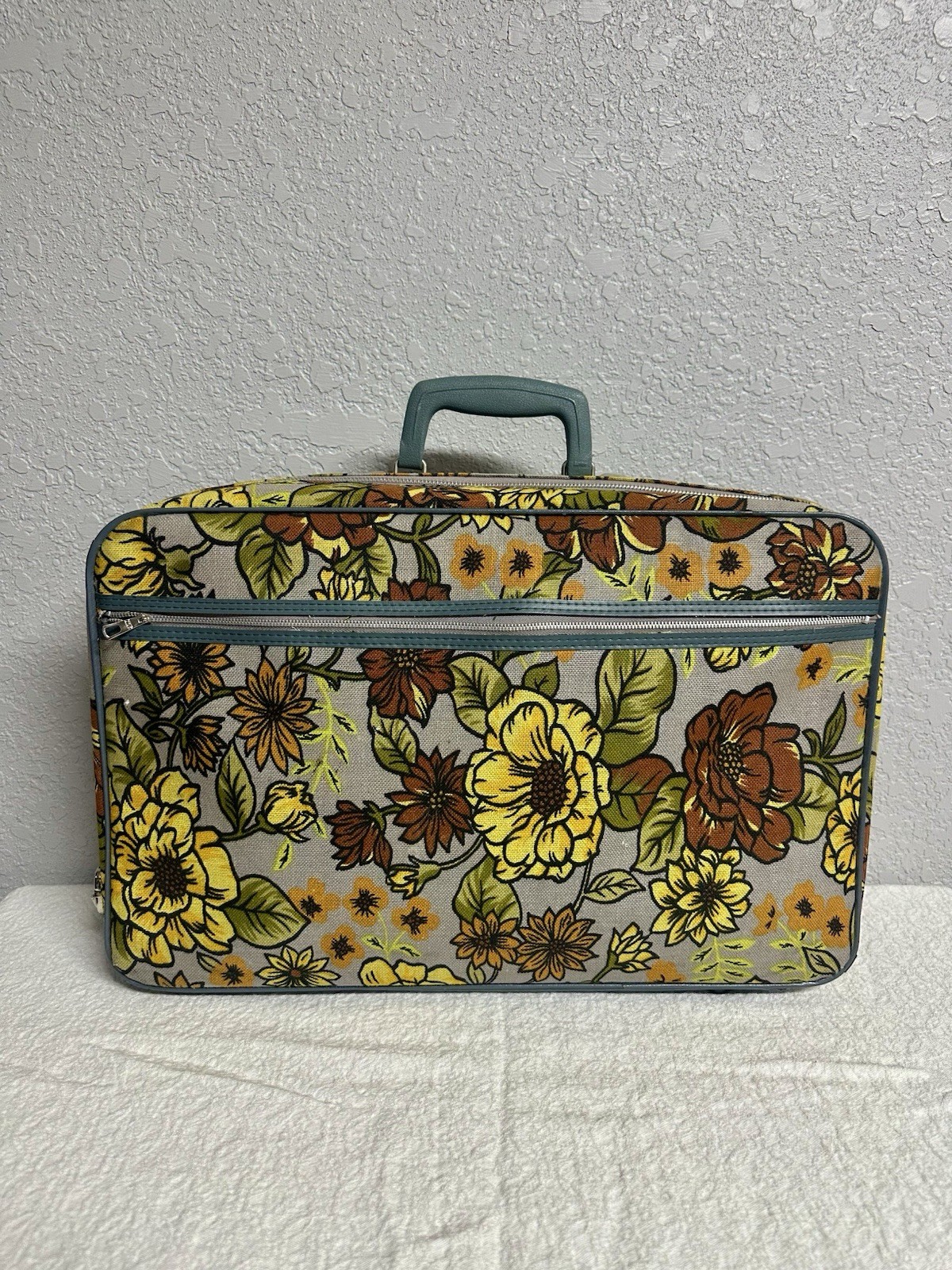 Vintage 1960's Bantam Travelware Flower Power Suitcase