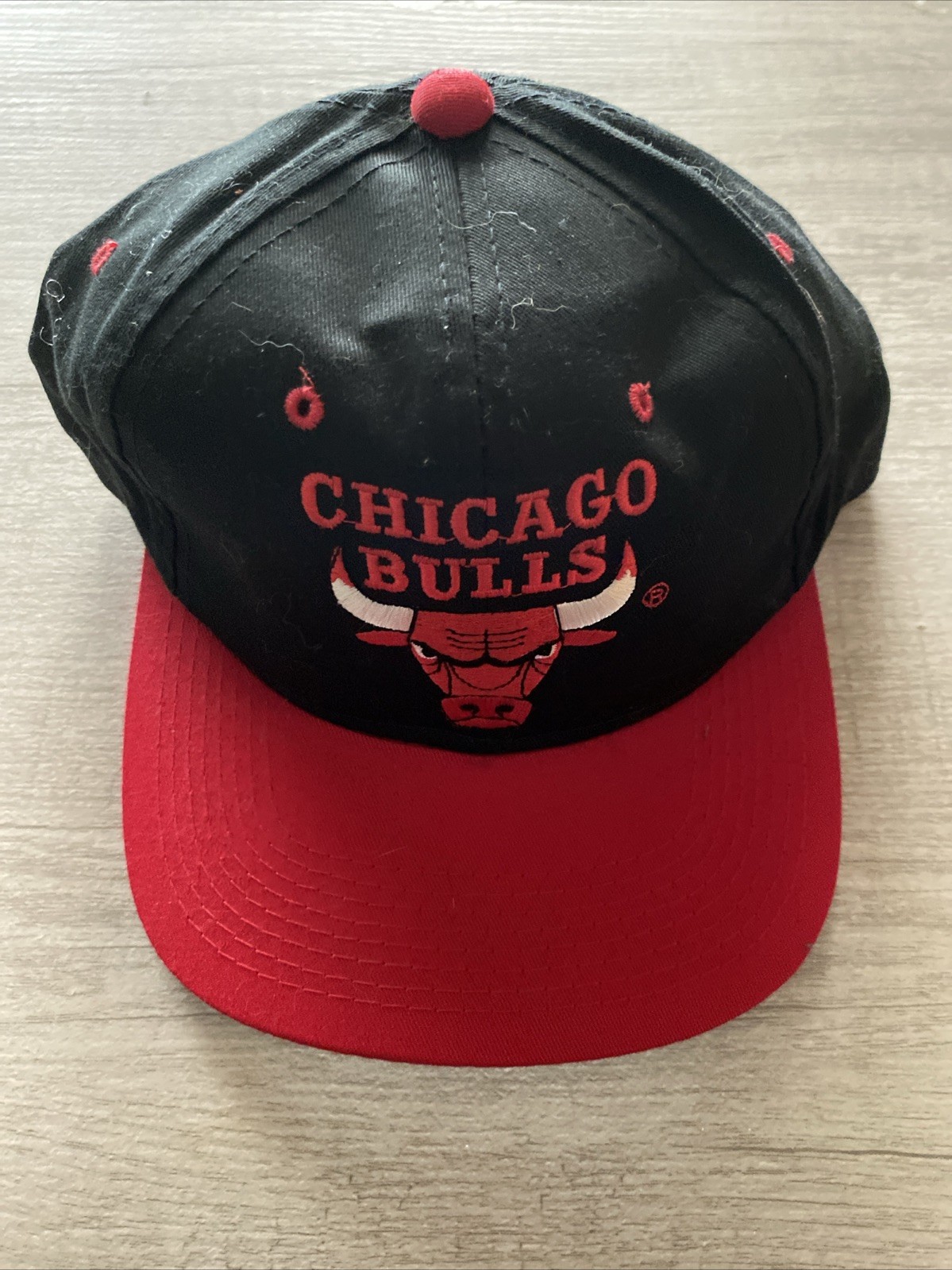 NOS Vintage Black And Red Chicago Bulls NBA Cap Drew Pearson Companies