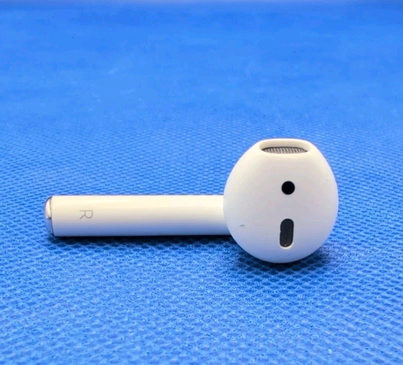 Apple AirPods 2nd Gen RIGHT Earbud A2032