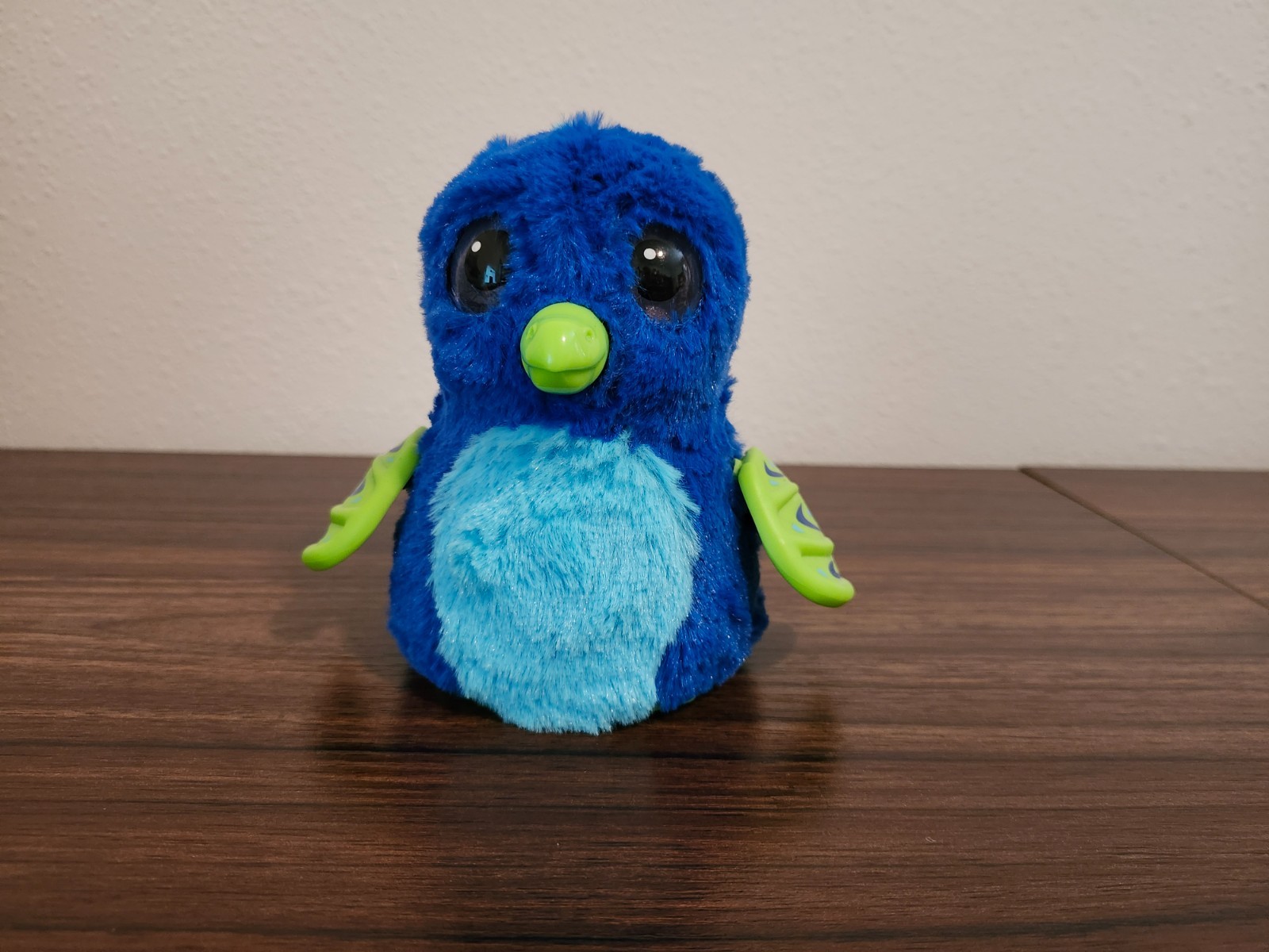 Hatchimals Draggle (Blue/Green) interactive toy bird produced by Spin Master
