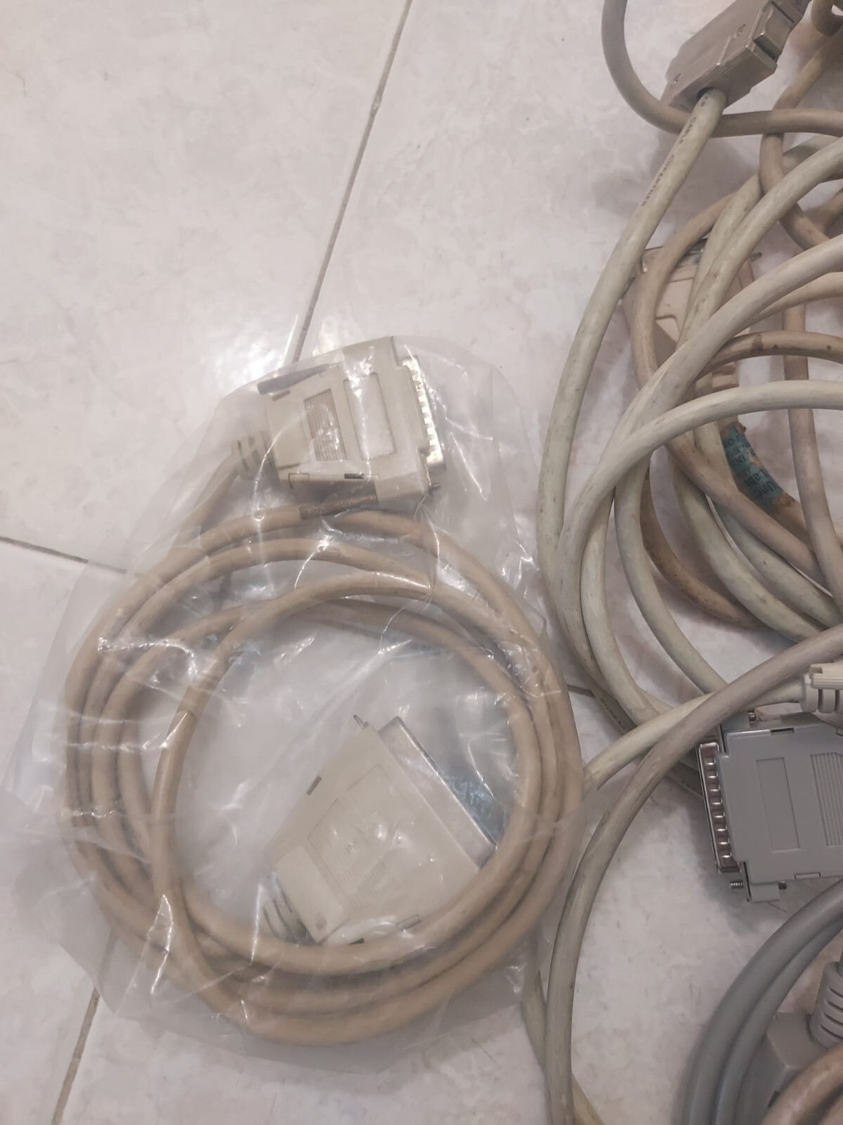 Serial Cables Stock 8 Pieces Various Types And Sizes