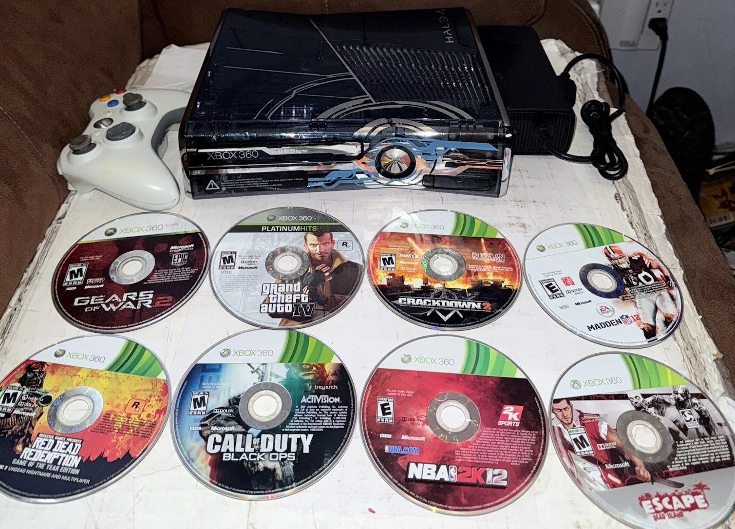 Microsoft Xbox 360 S Halo 4 Limited Edition 320GB Bundle 8-Games Controller Plug