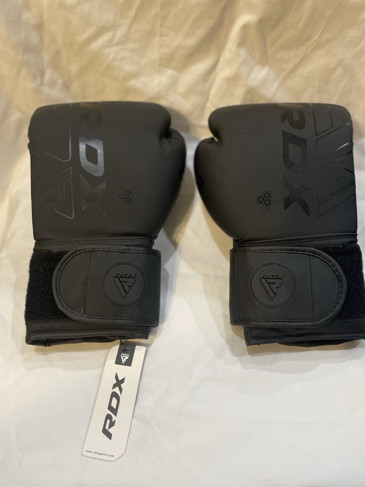 RDX- Boxing Gloves Sparring Muay Thai Pro Training Black 16oz KARA New Condition