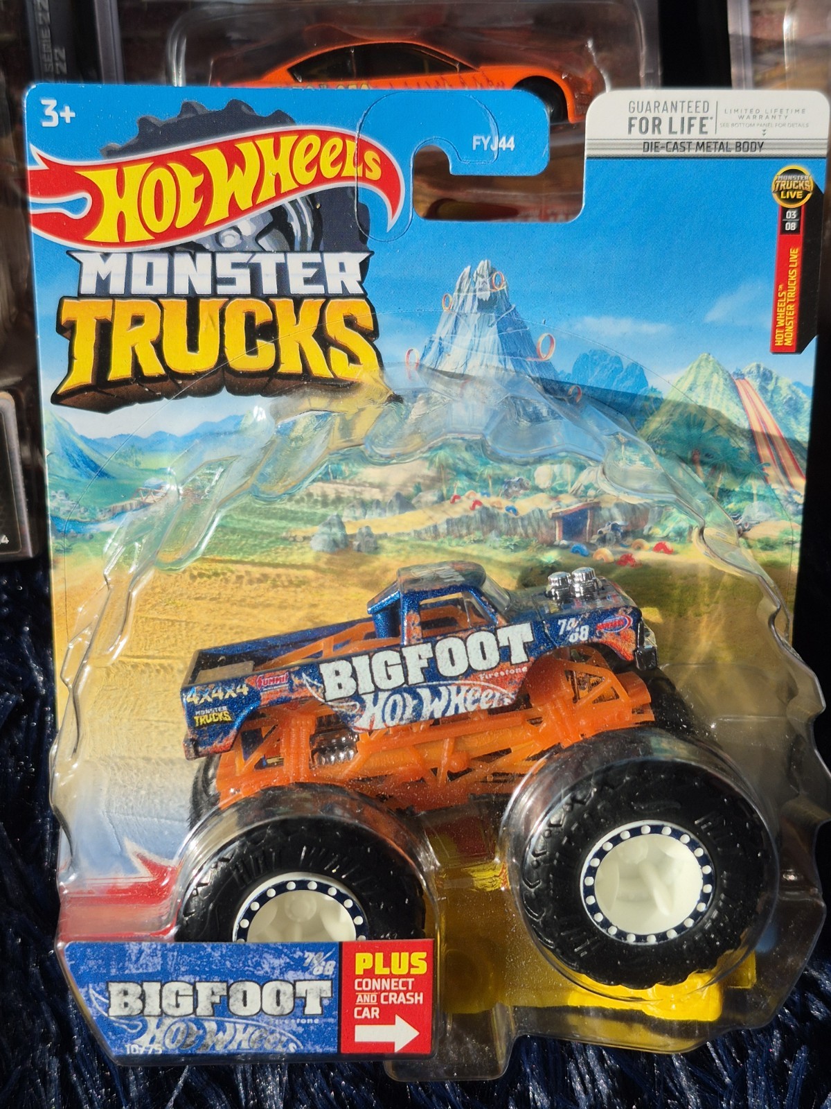 Hot Wheels Monster Trucks Live Bigfoot FYJ44 1:64 Connect Crash Car Walmart