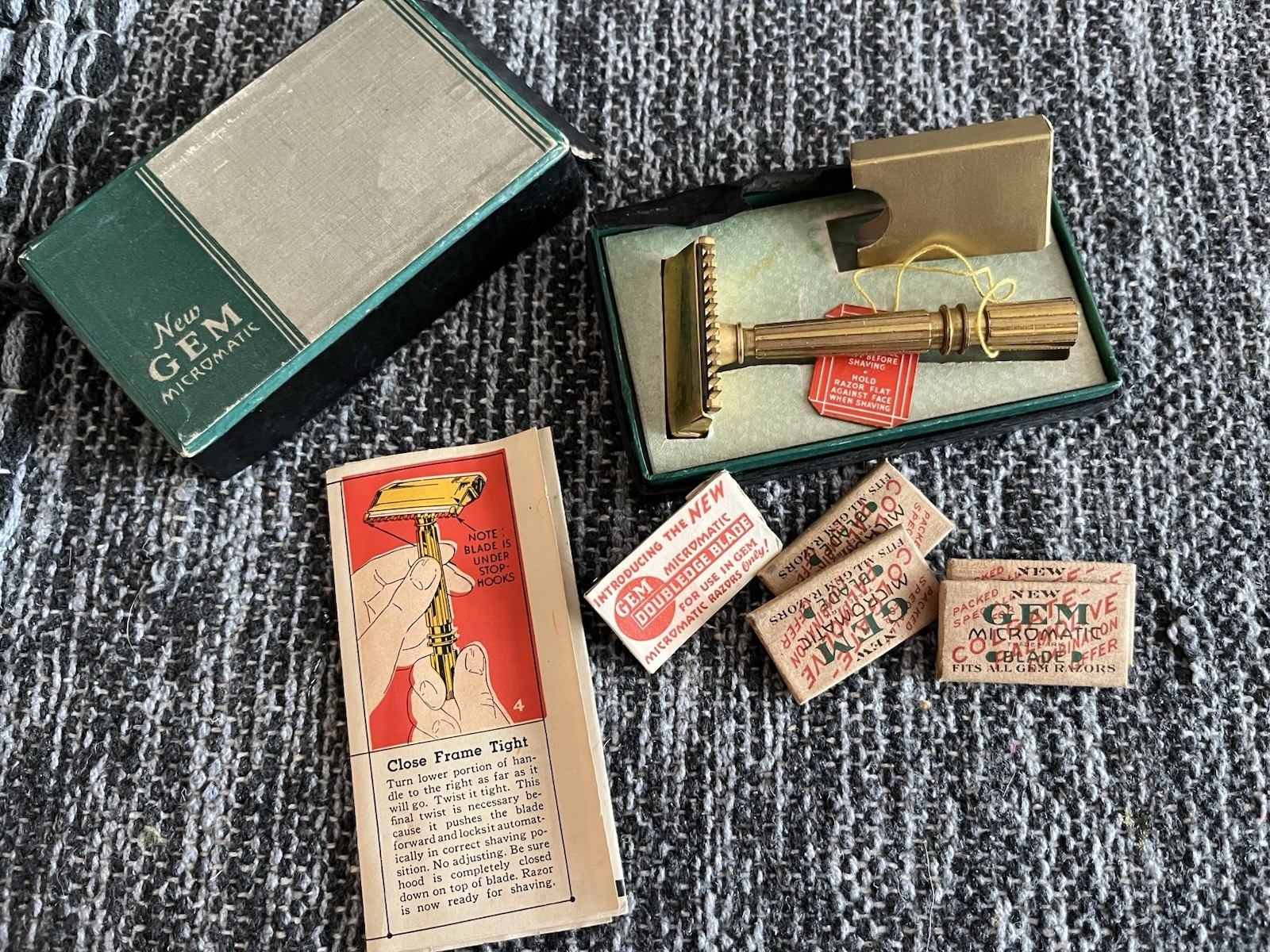 Vintage GEM Gold Tone goldtone Micromatic Razor Original Box Razors And Booklet