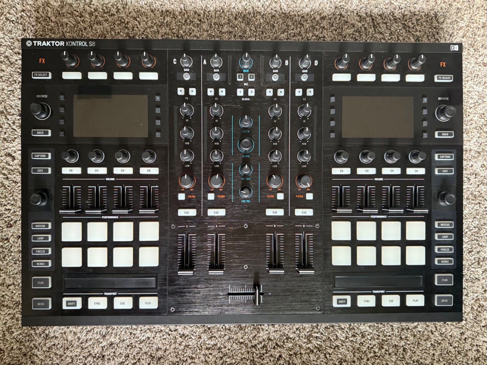 **Excellent Condition** Traktor Kontrol S8 + GATOR Flight Case 