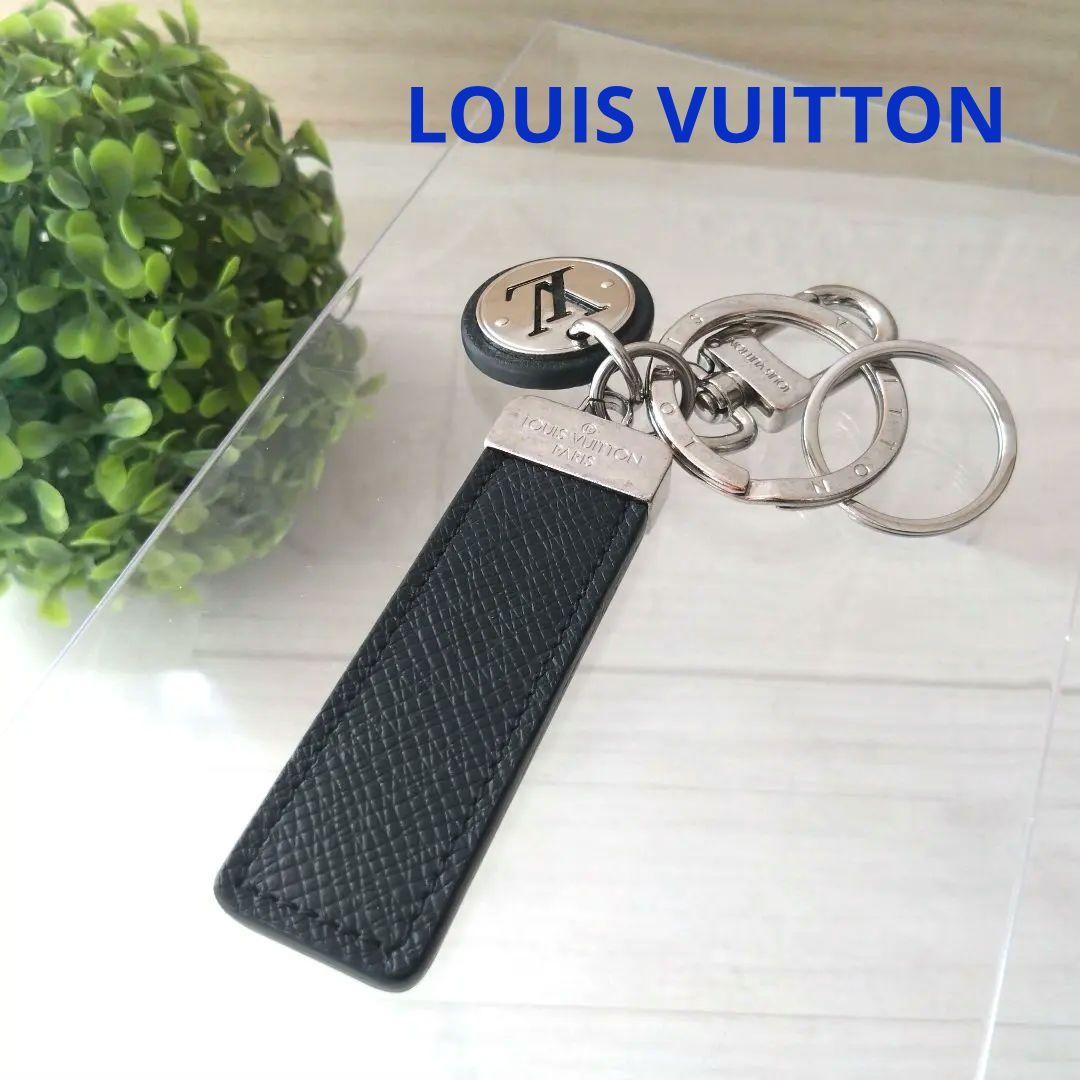 LOUIS VUITTON Taiga Porte Cles Key Holder Key Ring