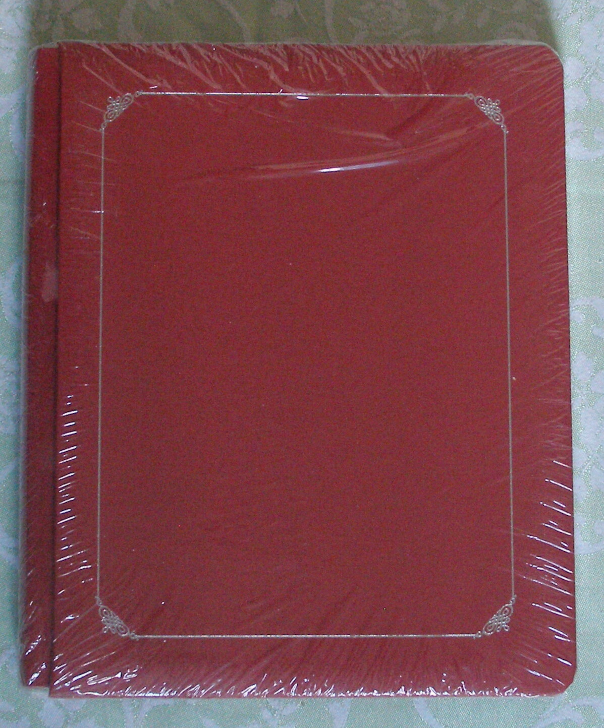 Creative Memories 8.5 X 11 Cranberry Red Tribute Scrapbook Album w/ Silver Trim