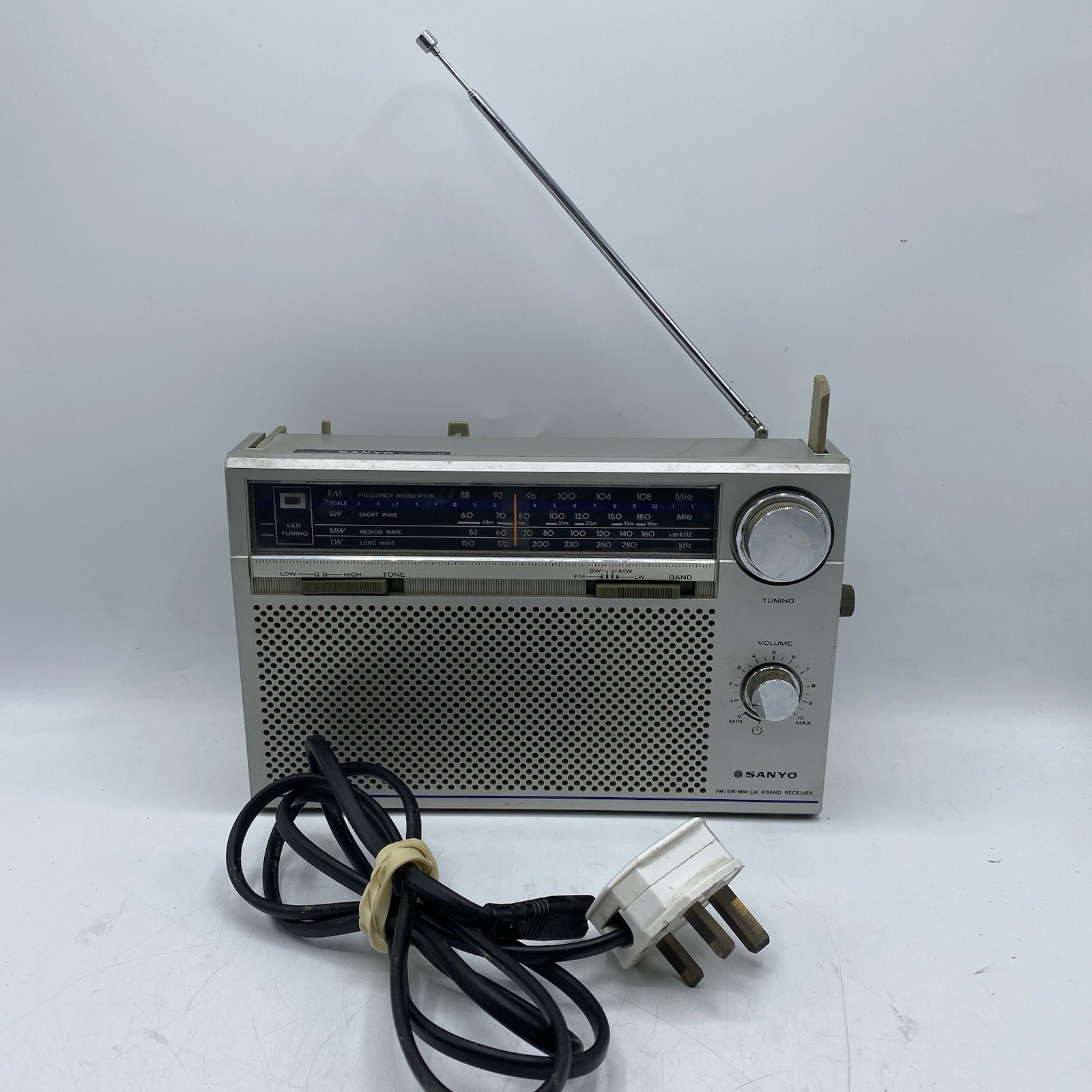 Vintage Sanyo RP-8800 4 Quad Band Transistor Radio Receiver FM SW MW LW Working