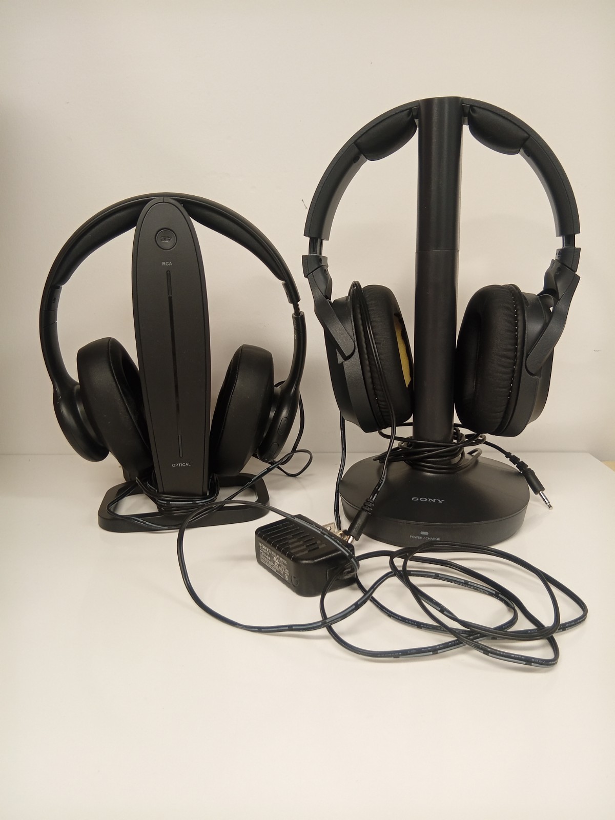 Insignia 5.8GHz Digital Wireless Headphones w/Stand NS-HAWHP2 Sony Tmr-rf995r