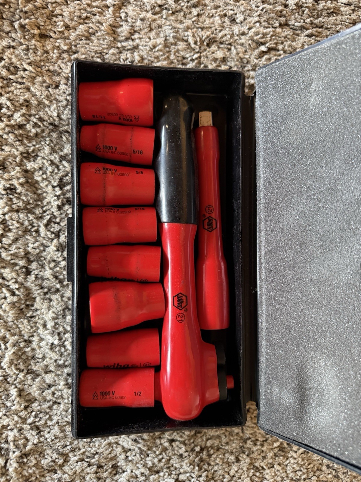 Wiha 10 Piece Insulated Socket and Ratchet Set 3/8" Drive - SAE