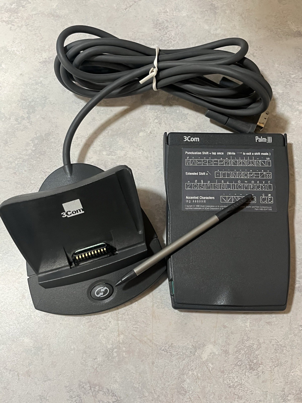 PALM III PDA HANDHELD ORGANIZER ACCESORIES CRADLE 3COM DOC PORT STYLUS PALM 3