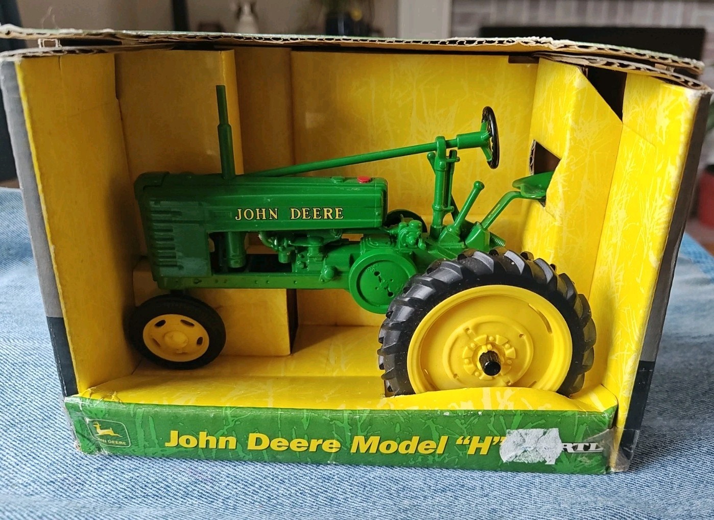 Vintage 2000 Ertl 1:16th Scale John Deere Model "H" Tractor, #15034, NIB