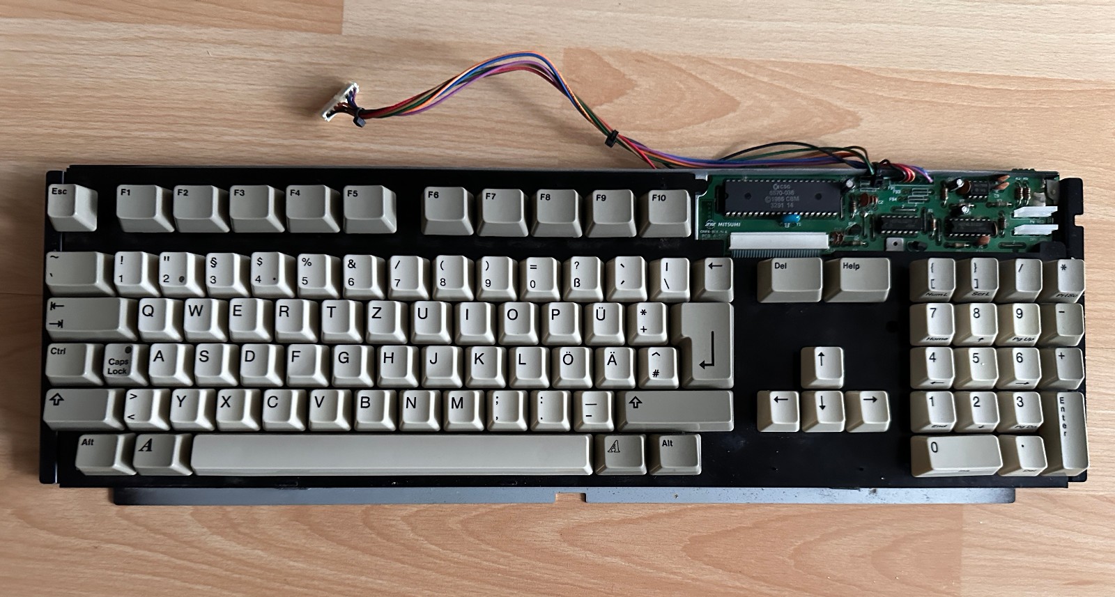 Mitsumi Keyboard For AMIGA 500/A500+ LED: YELLOW - GREEN, Works #09 26