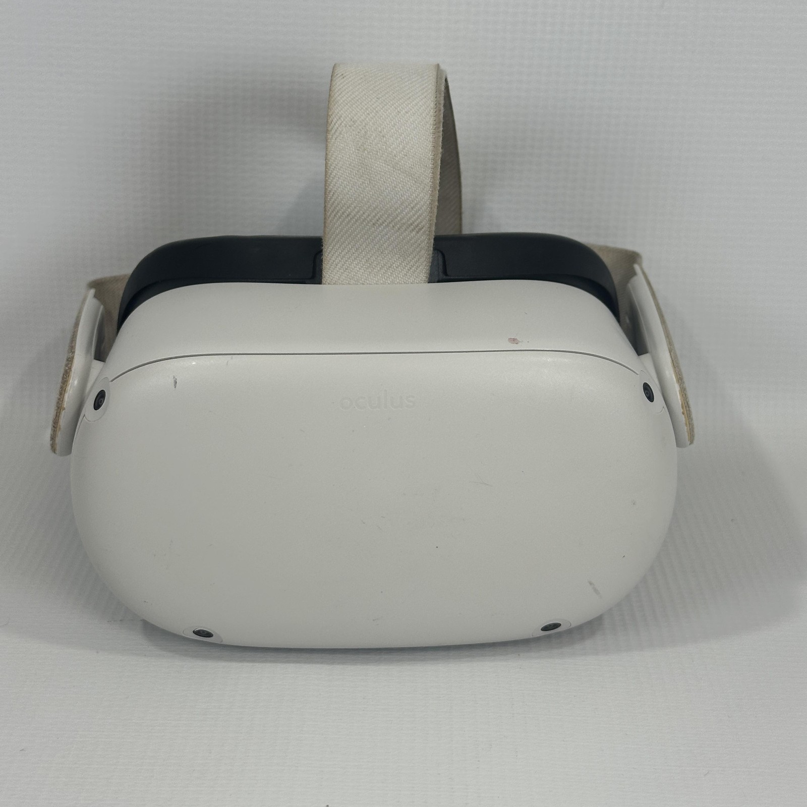 Oculus Quest 2 Standalone VR Headset White Headset Only Powers On Read