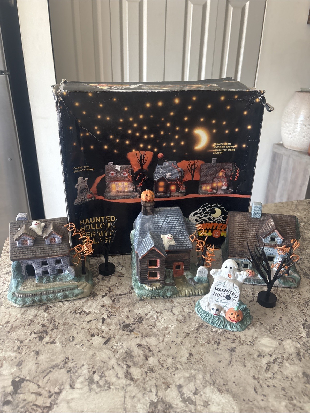 Venture Halloween Ceramic Haunted Hollow Village Set Lighted Noise House *READ*