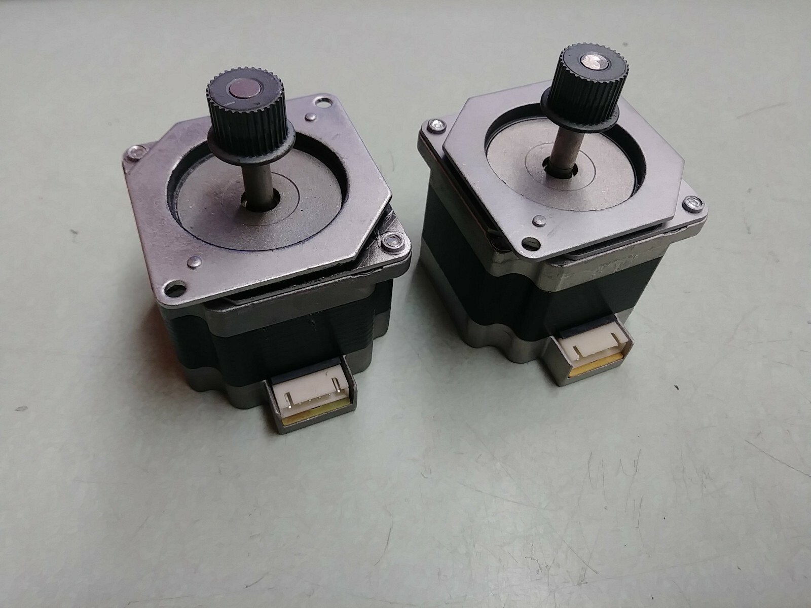 (2) STP-59D1031 1.8 DEGREE STEP STEP MOTOR