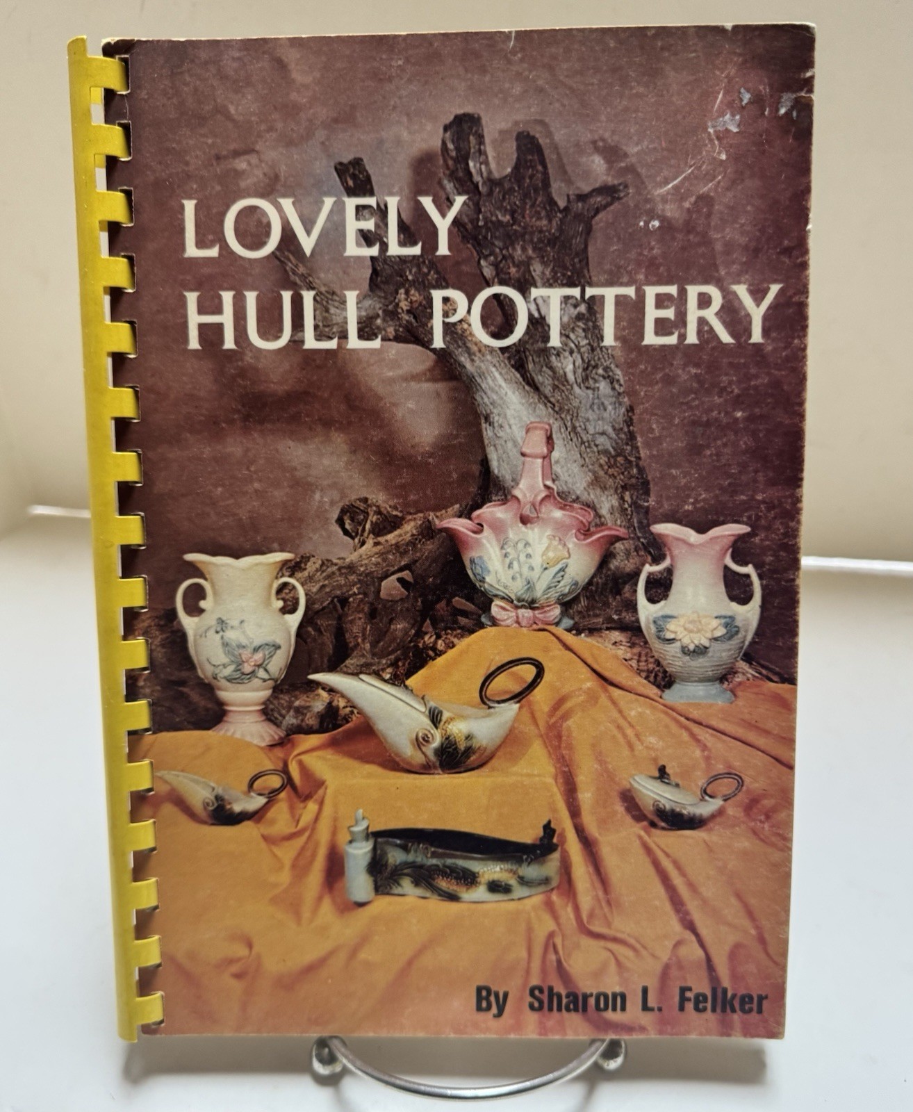 Lovely Hull Pottery By Sharon L. Felker Reference Book (1974)