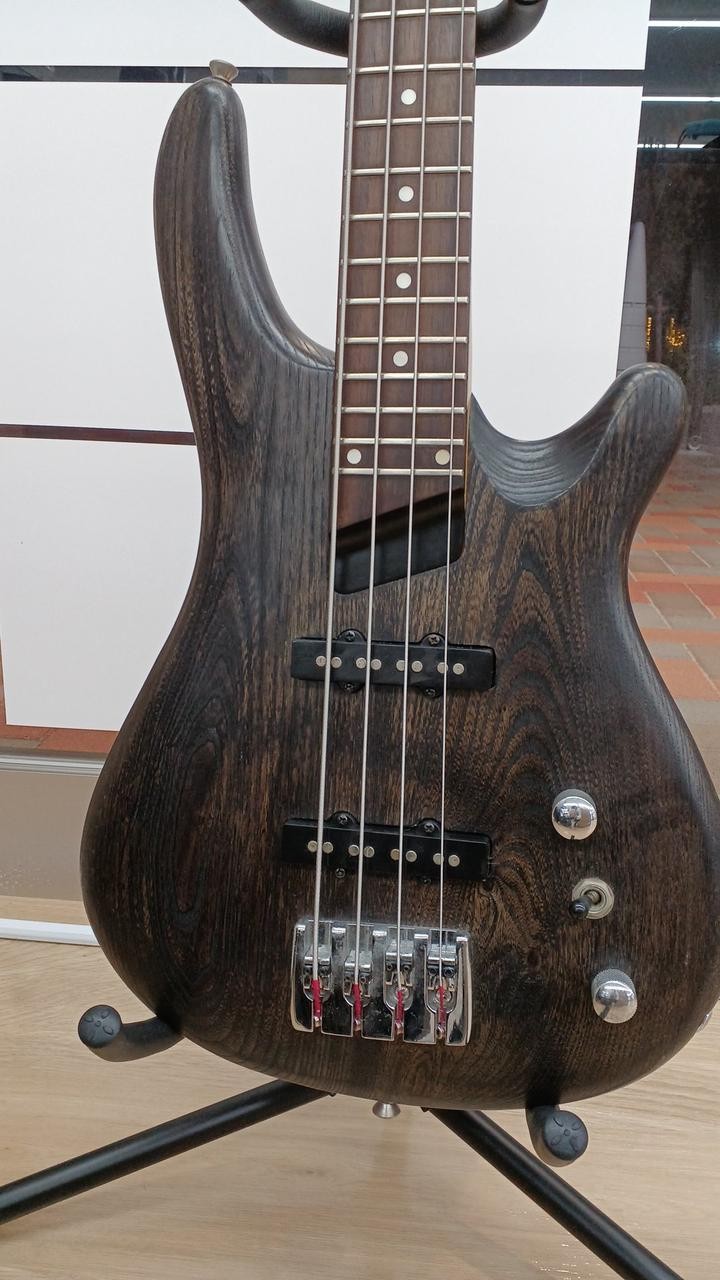 Bacchus Bom-600S Electric Bass Safe delivery from Japan