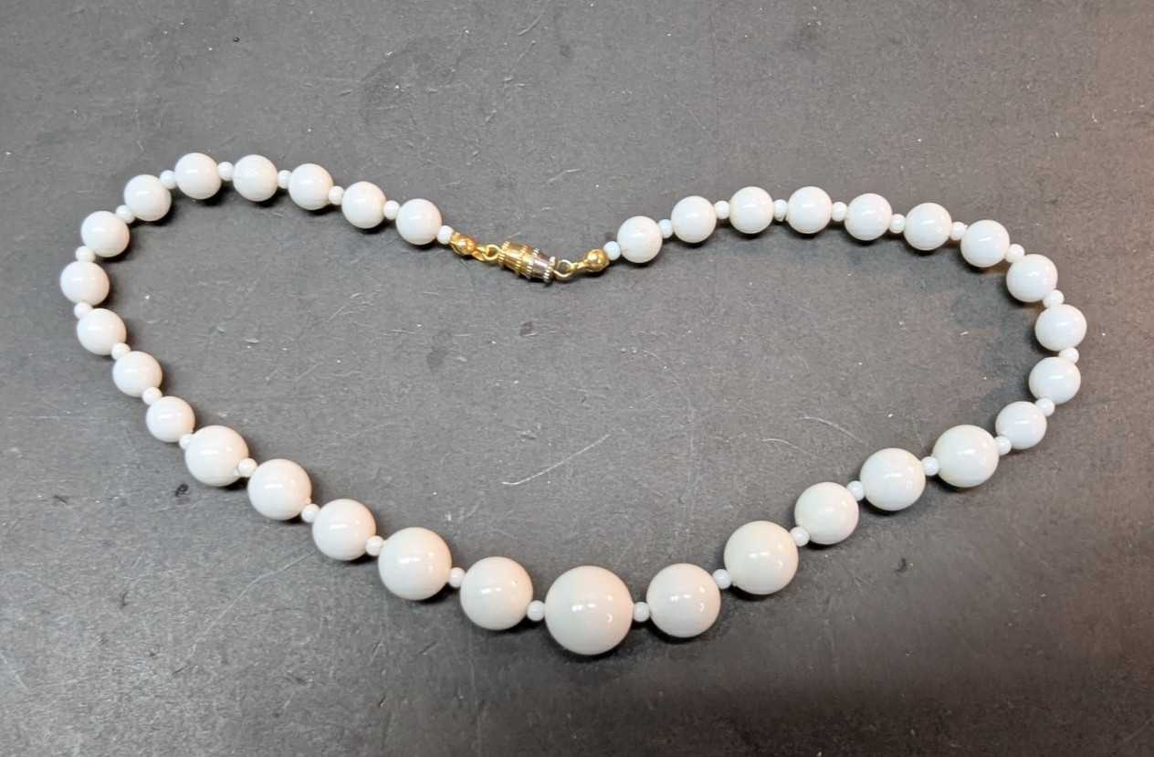 Vintage White Beaded and Gold tone Necklace 16 Inch Barrel Closure