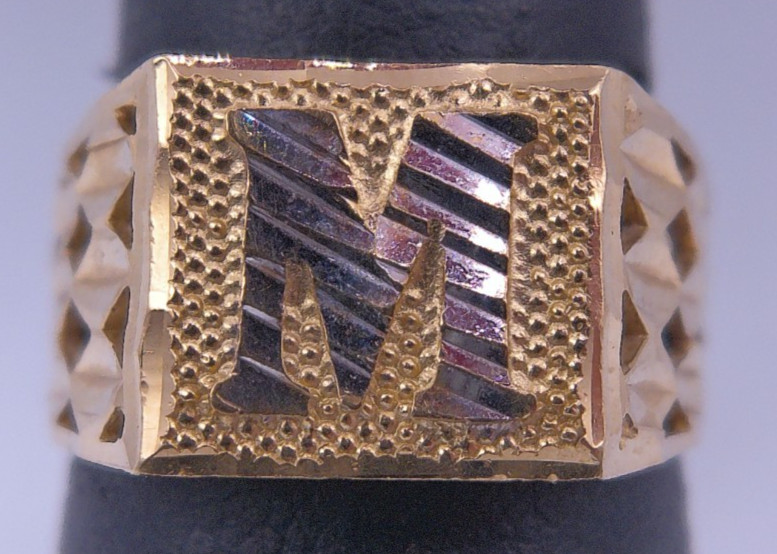 (MA1) 10k Two-Tone Gold 4.2g Size 9 Men's Letter M Initial Ring
