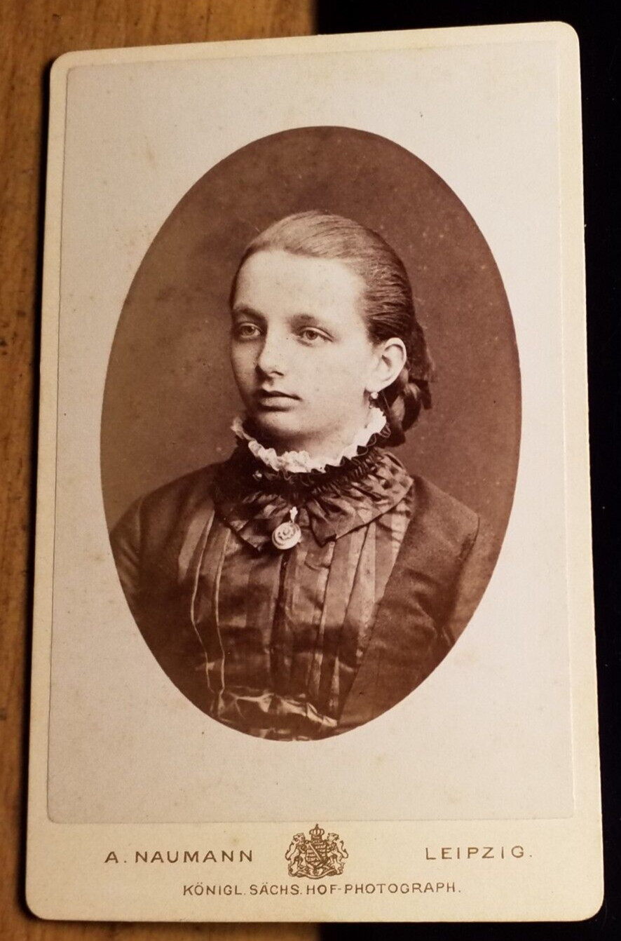Girl - Young Woman / Circa 1880s CDV Alfred Naumann Leipzig