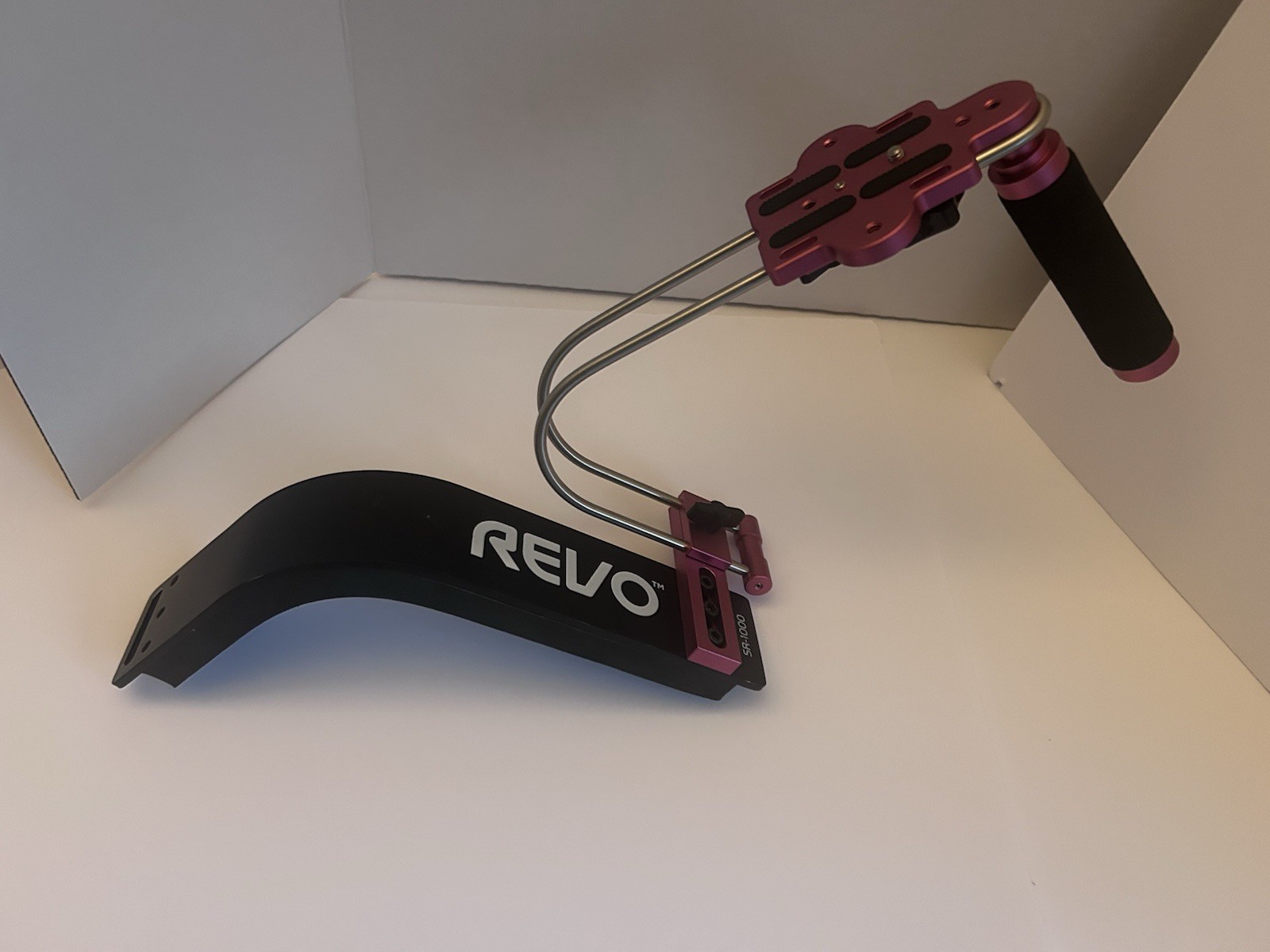 Revo SR-1000 Shoulder Support Rig (Black/Rose)