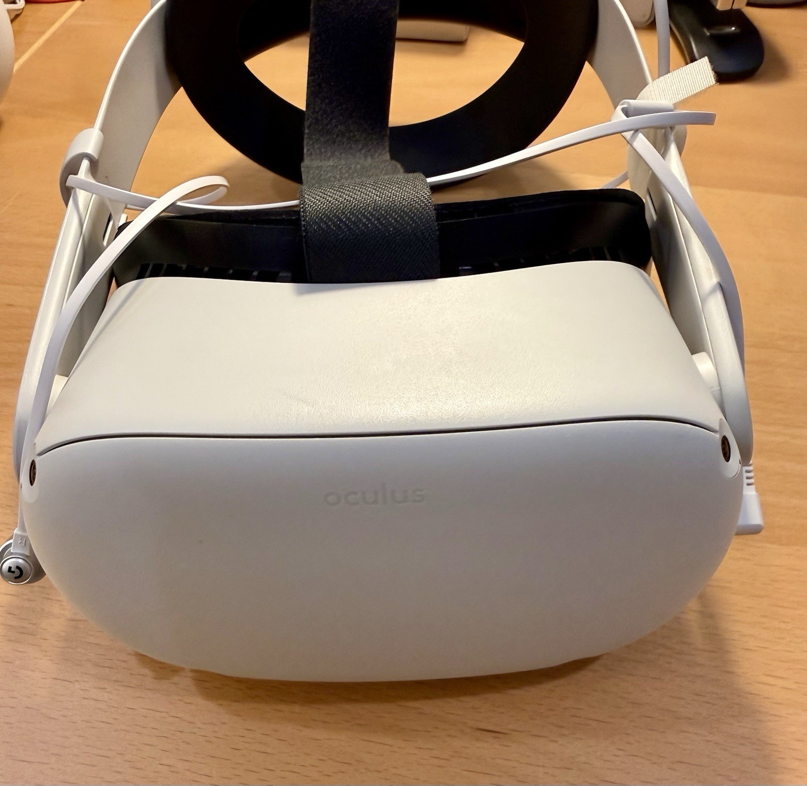 Meta Quest 2 PRO BUNDLE - Elite Battery Strap, Logitech VR Audio, Kiwi Upgrade