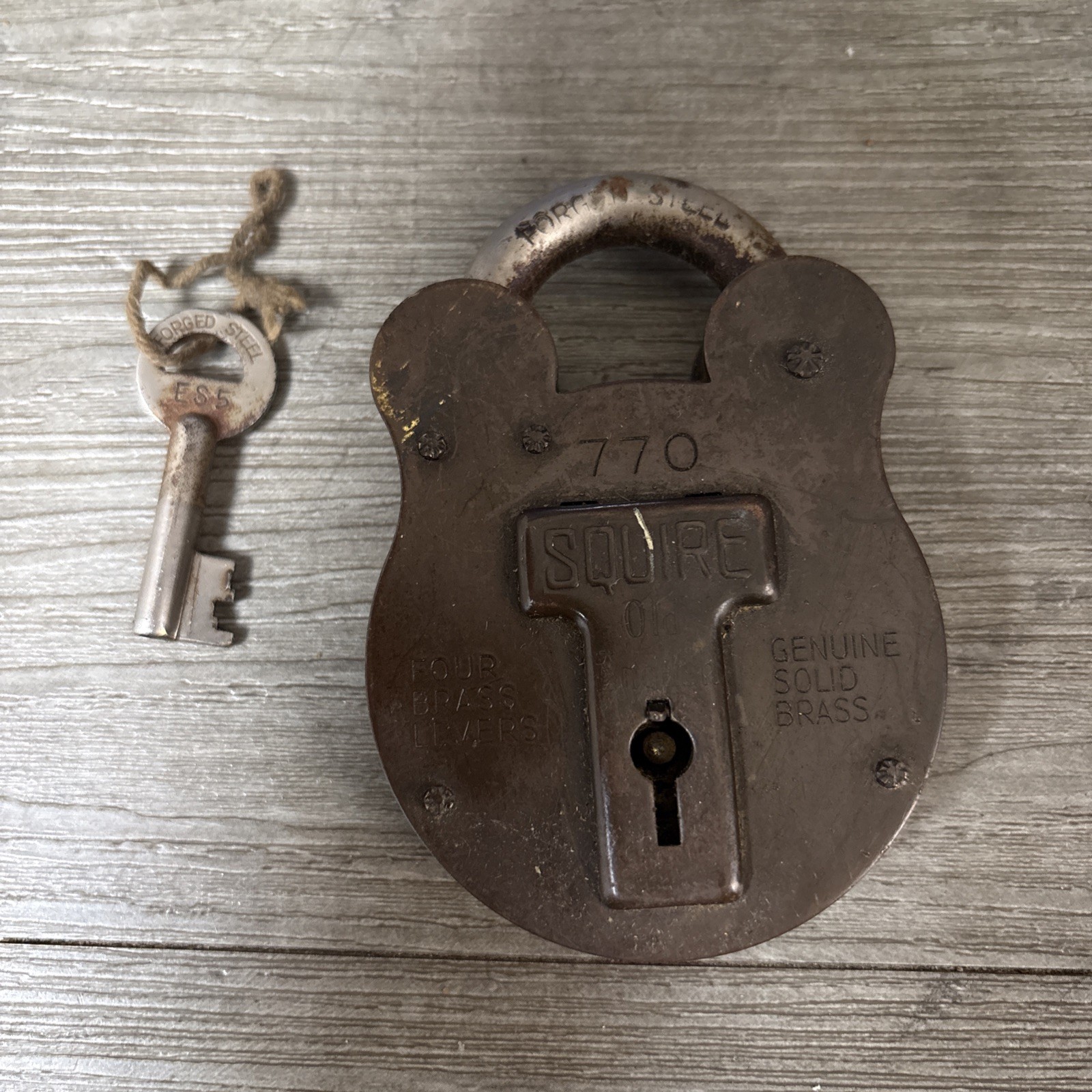 Squire Padlock Brass w. Key 4 Lever Old English 770