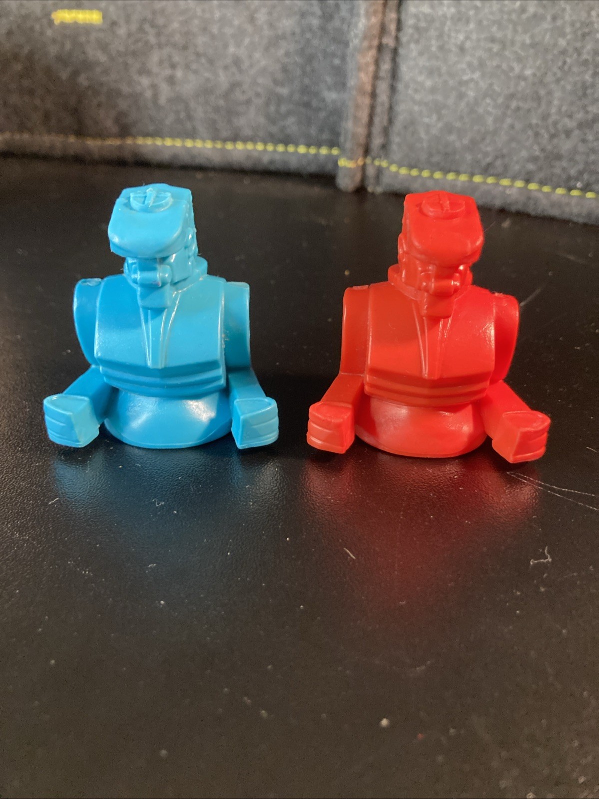 ROCK'EM SOCK'EM ROBOTS Thumb Wrestlers Set of 2 Wendy's Kids Meal 2012 Red Blue