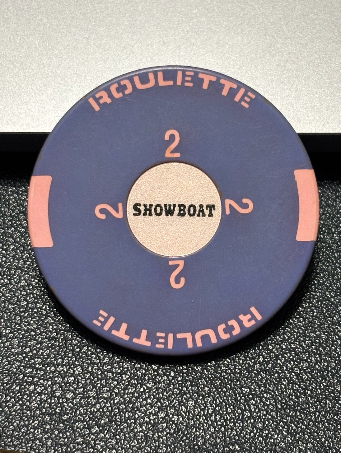 RARE SHOWBOAT HOTEL CASINO CHIP POKER CHIP ATLANTIC CITY GAMBLING ROULETTE TOKEN