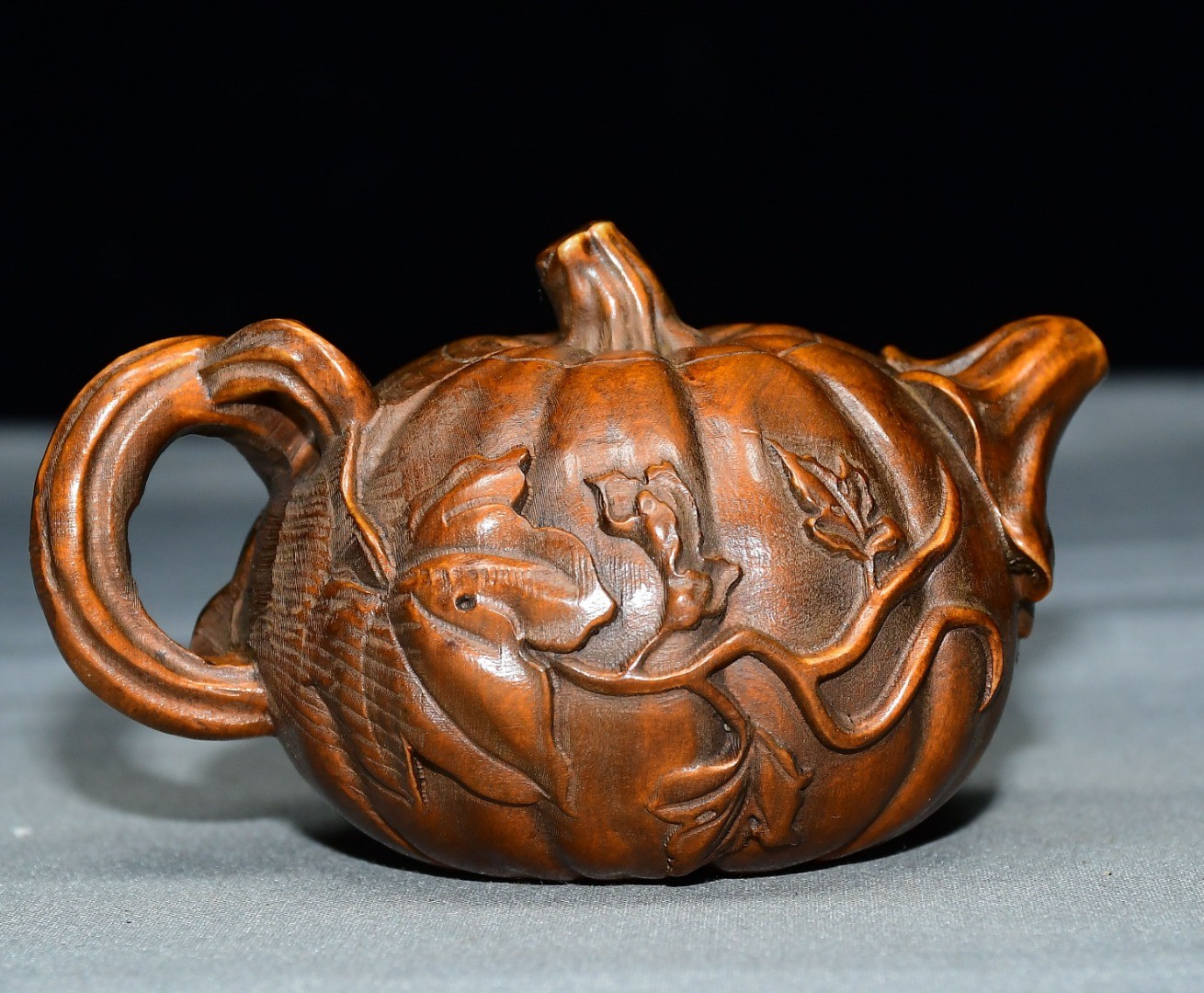 Exquisite Small Leaf Boxwood Pumpkin Handle Teapot Ornament