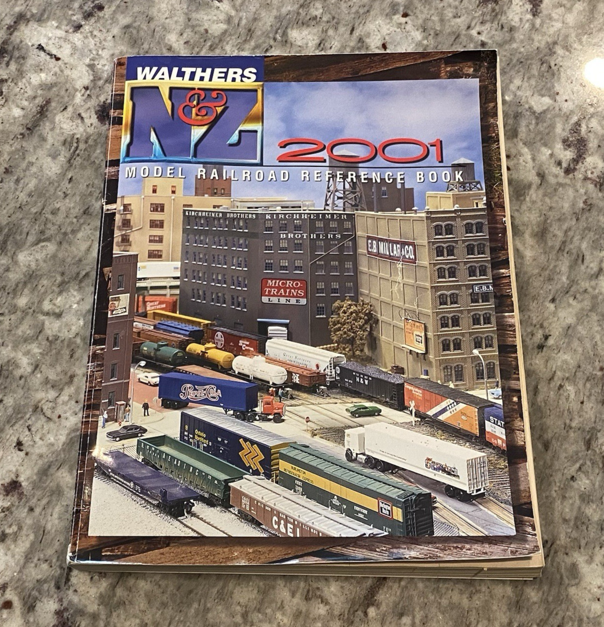 Walthers N & Z Scale 2001 Model Railroad Reference Book Catalog