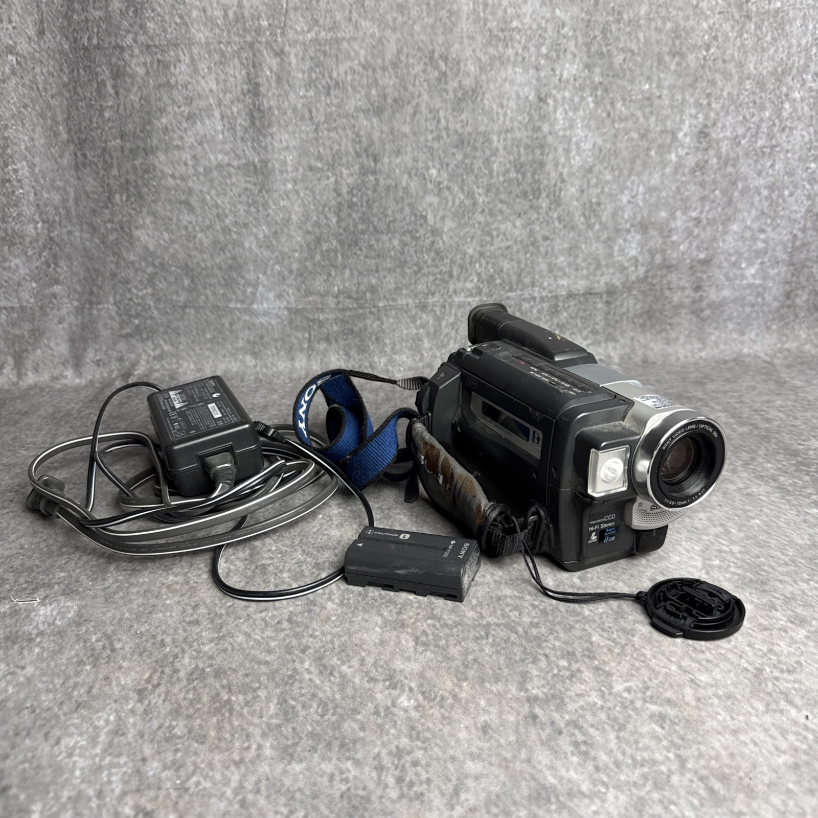 Sony Handycam DCR-TRV130 Digital 8 Camcorder w/Charger Untested