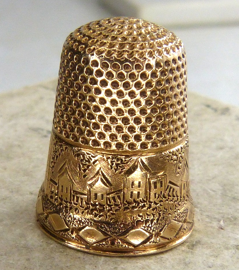 Gorgeous Antique 14K Gold Sewing Thimble Engraved Village Scene Size 7