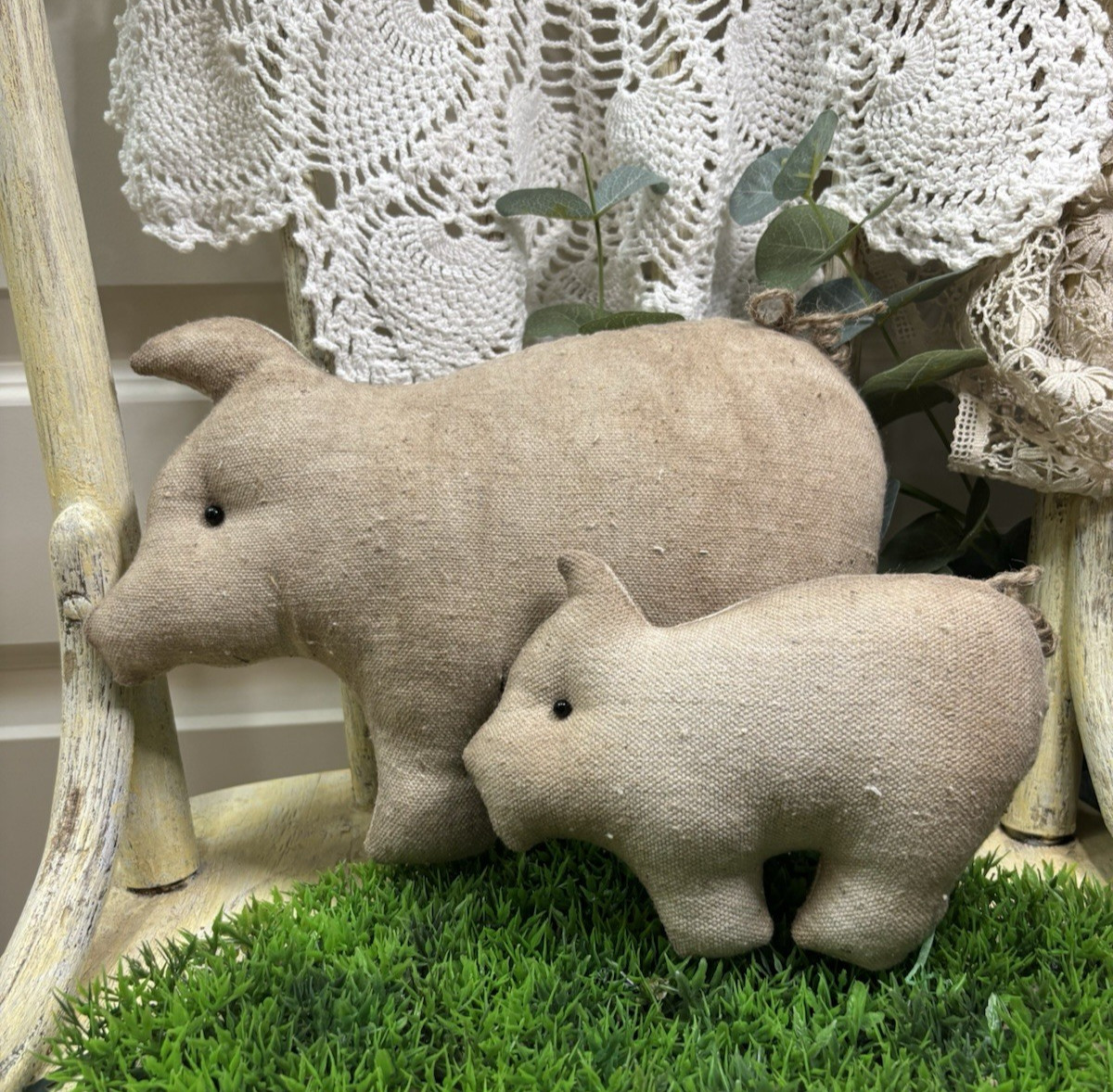 Grain Sack Pigs Tucks ~ Set of 2