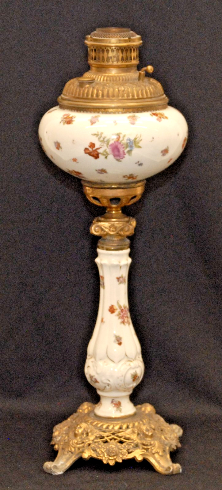 ANTIQUE VICTORIAN FLORAL DECORATED PORCELAIN BANQUET GWTW TABLE LAMP